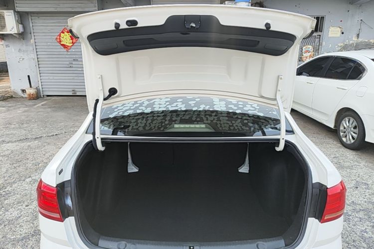 Volkswagen Lavida 2017 car image #19