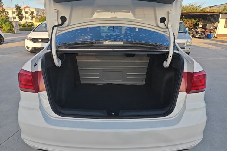 Volkswagen Santana 2022 car image #19