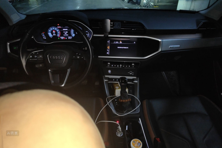 Audi Q3 2020 car image #11