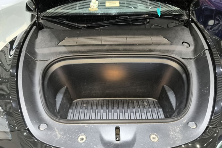 Tesla Model Y 2023 #20 Tesla Model Y 2023 car image #20