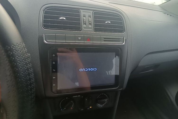 Volkswagen Polo 2018 car image #13