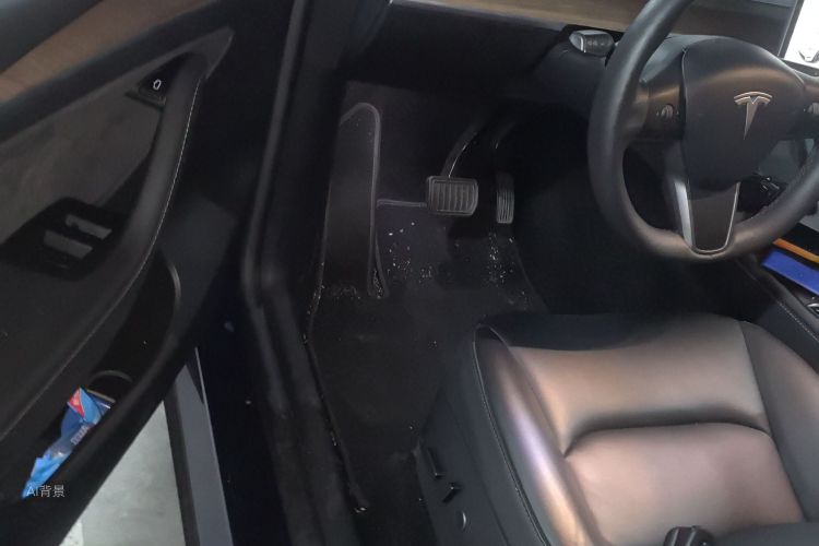 Tesla Model Y 2021 car image #18