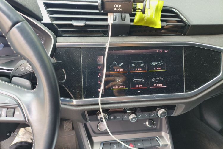 Audi Q3 2020 car image #15