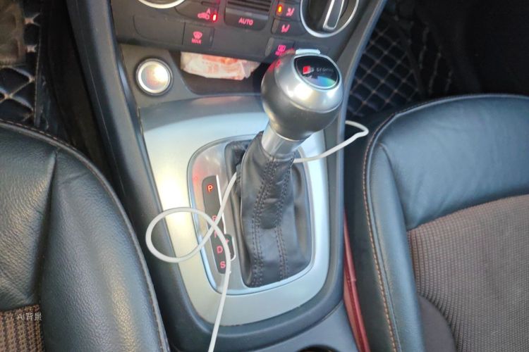 Audi Q3 2019 car image #16