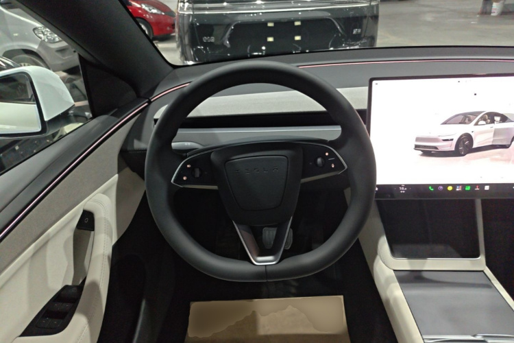 Tesla Model Y 2026 car image #11