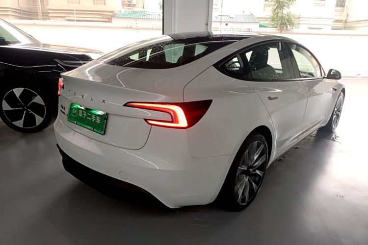 Tesla Model 3 2026 car image #7