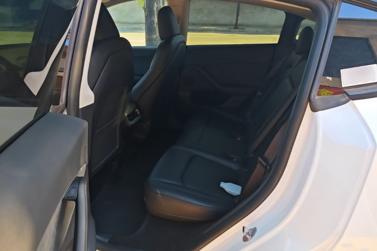 Tesla Model Y 2024 immagine di auto #17