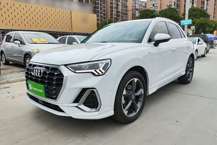 Audi Q3 2020 car image #2