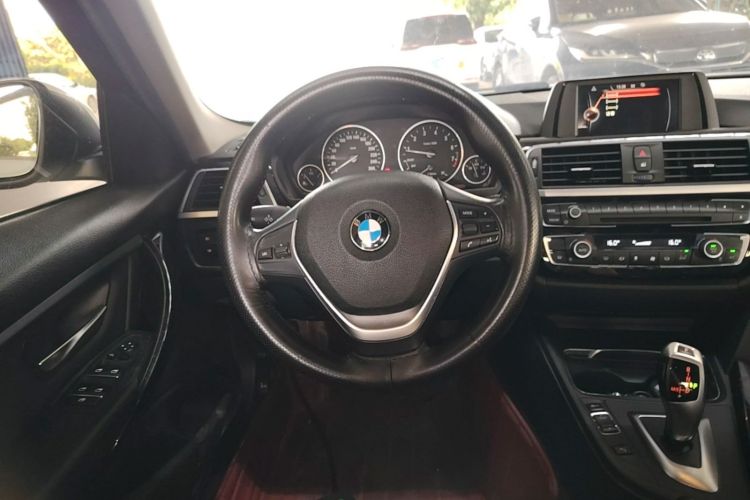 BMW 3 Series 2017 car image #15