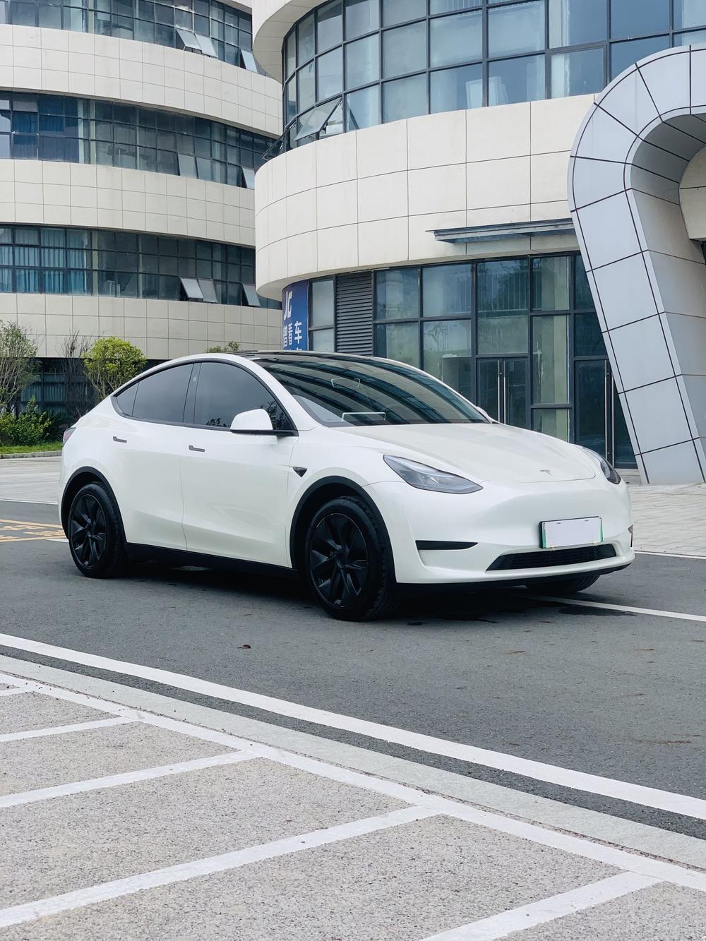 Tesla Model Y 2024 #3 Tesla Model Y 2024 car image #3
