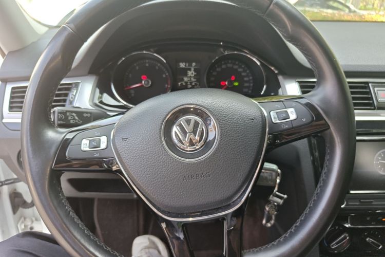 Volkswagen Bora 2017 car image #11