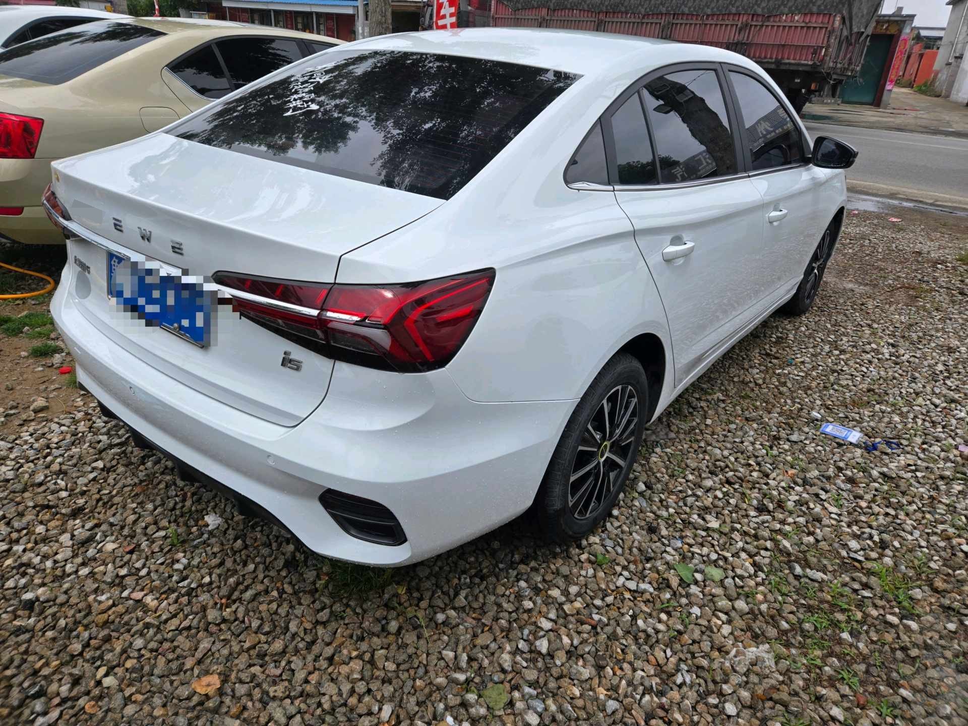 Roewe i5 2023 image de voiture #3