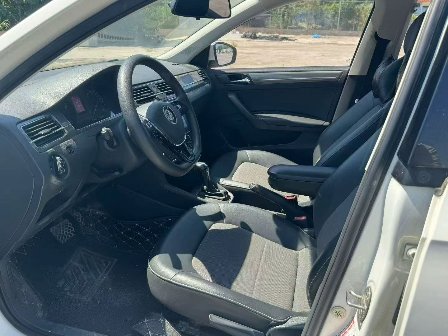 Volkswagen Santana 2017 car image #4