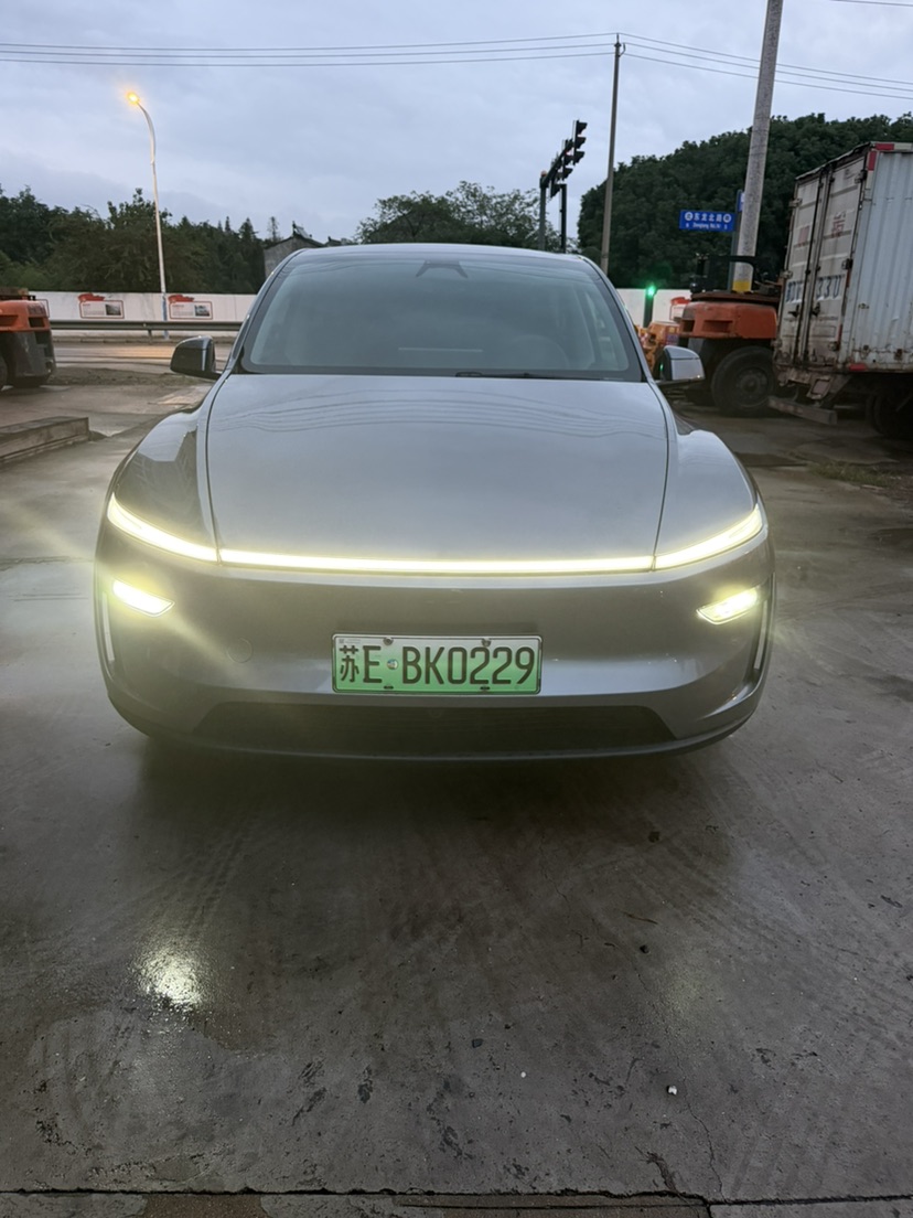 Tesla Model Y 2025 Tesla Model Y 2025 car image