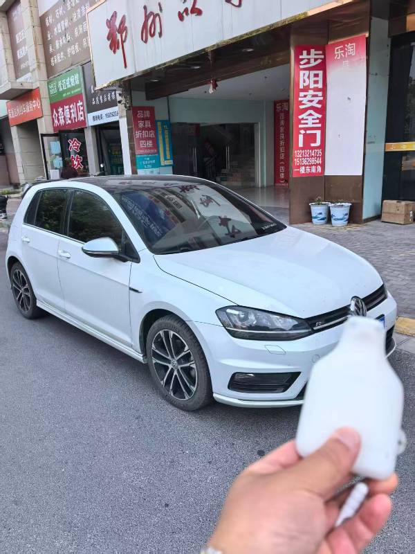 Volkswagen Golf 2017 car image #3