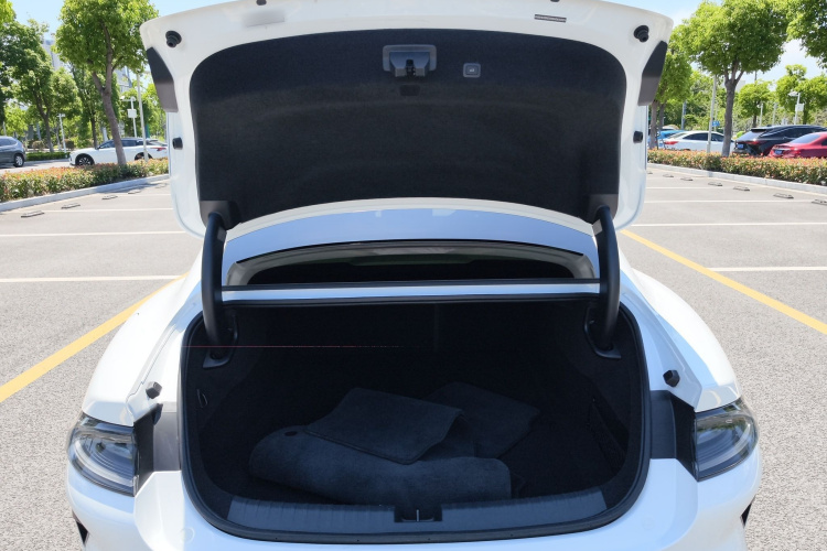 MI SU7 2024 imagen de coche #18