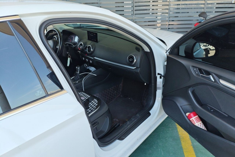Audi A3 2017 car image #23