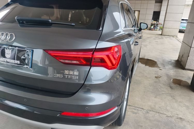 Audi Q3 2020 car image #8