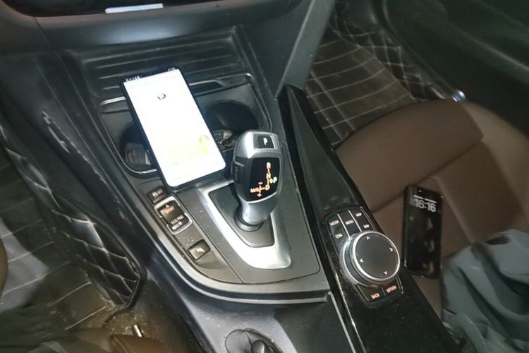 BMW 3 Series 2019 car image #14