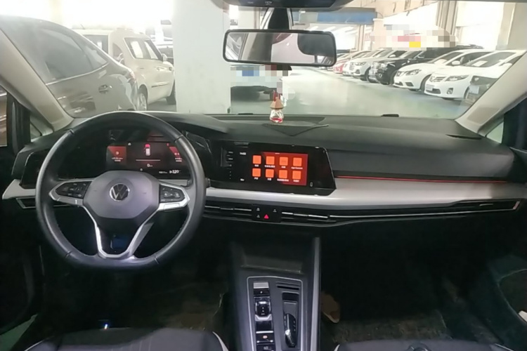 Volkswagen Golf 2021 car image #10
