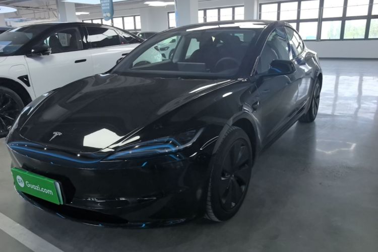 Tesla Model 3 2025 car image #2