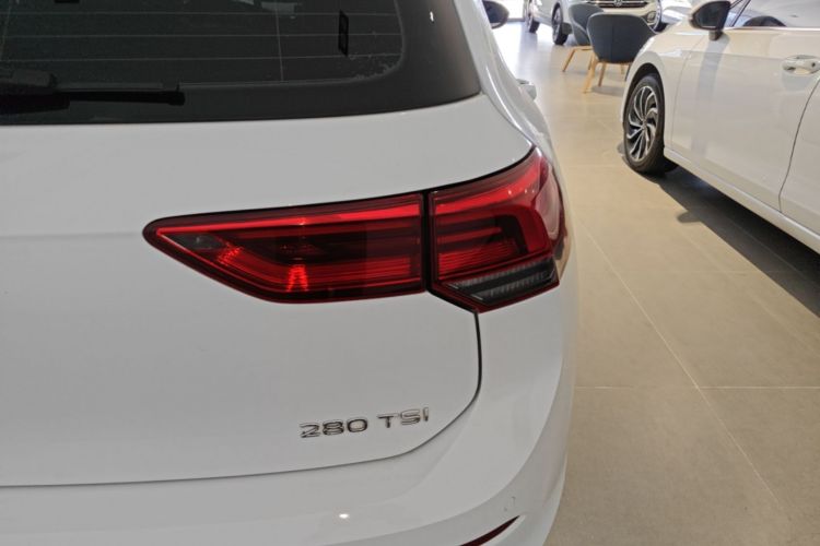 Volkswagen Golf 2024 car image #8