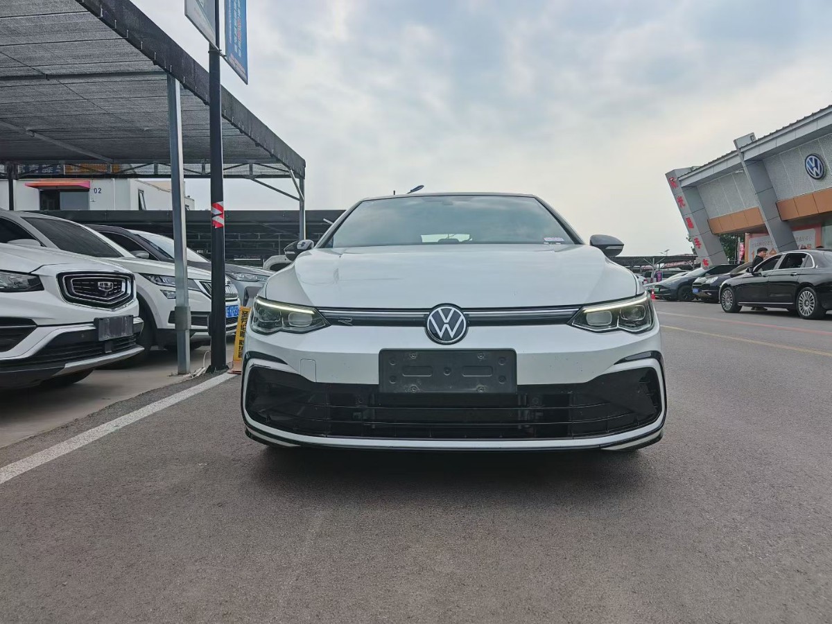 Volkswagen Golf 2022 car image #2