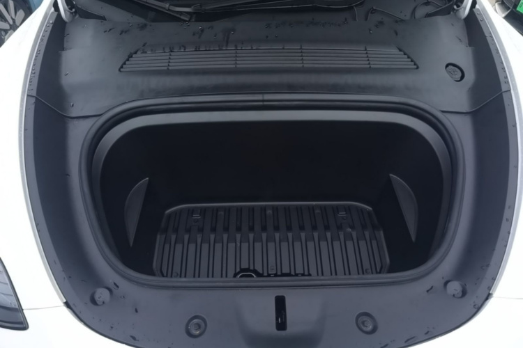 Tesla Model Y 2024 car image #20