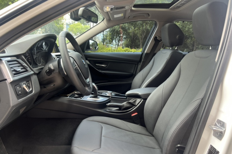 BMW 3 Series 2017 #17 BMW 3 Series 2017 car image #17