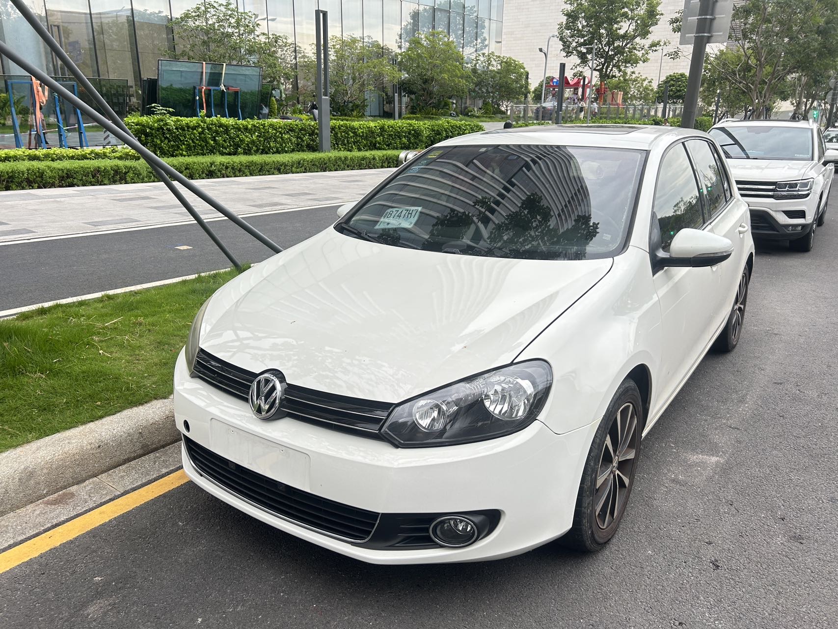 Volkswagen Golf 2012 car image 