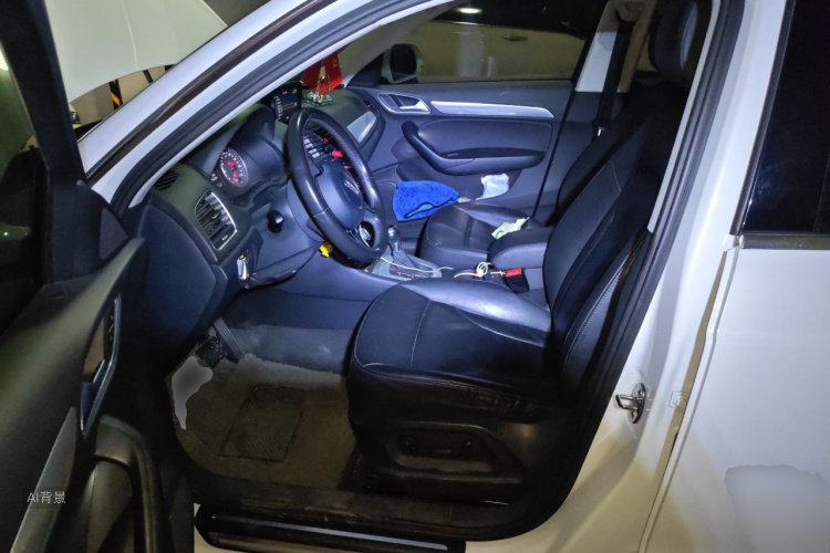 Audi Q3 2015 car image #17