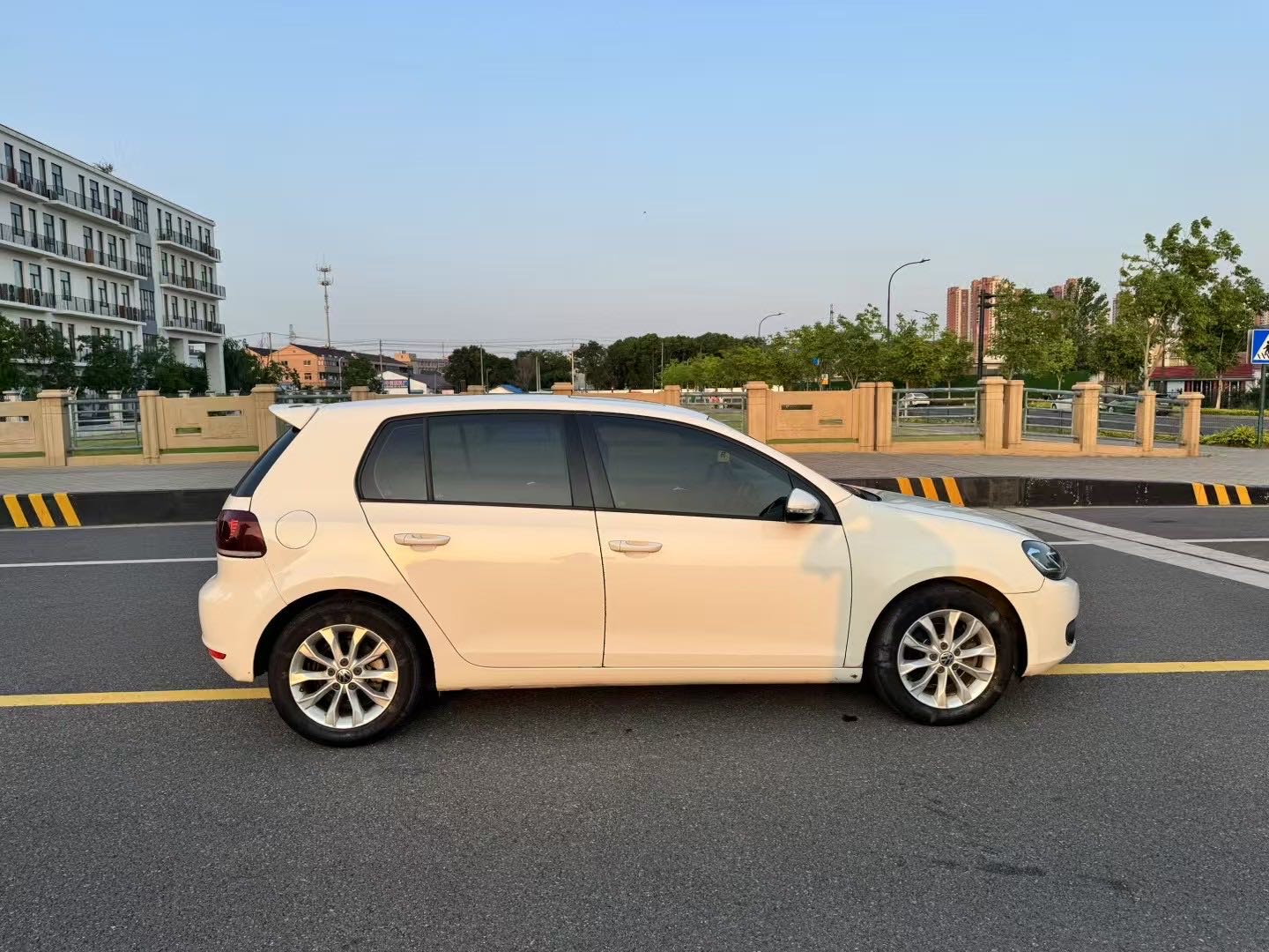 Volkswagen Golf 2012 car image #9