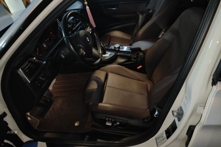 BMW 3 Series 2019 car image #17