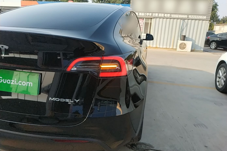 Tesla Model Y 2024 #8 Tesla Model Y 2024 صورة سيارة #8