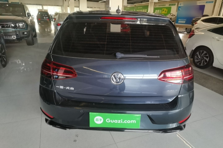 Volkswagen Golf 2019 car image #3