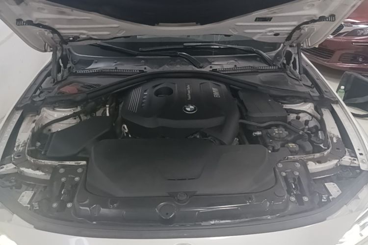 BMW 3 Series 2018 car image #26