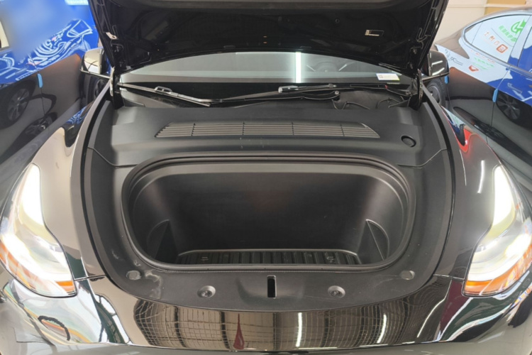 Tesla Model Y 2022 immagine di auto #20