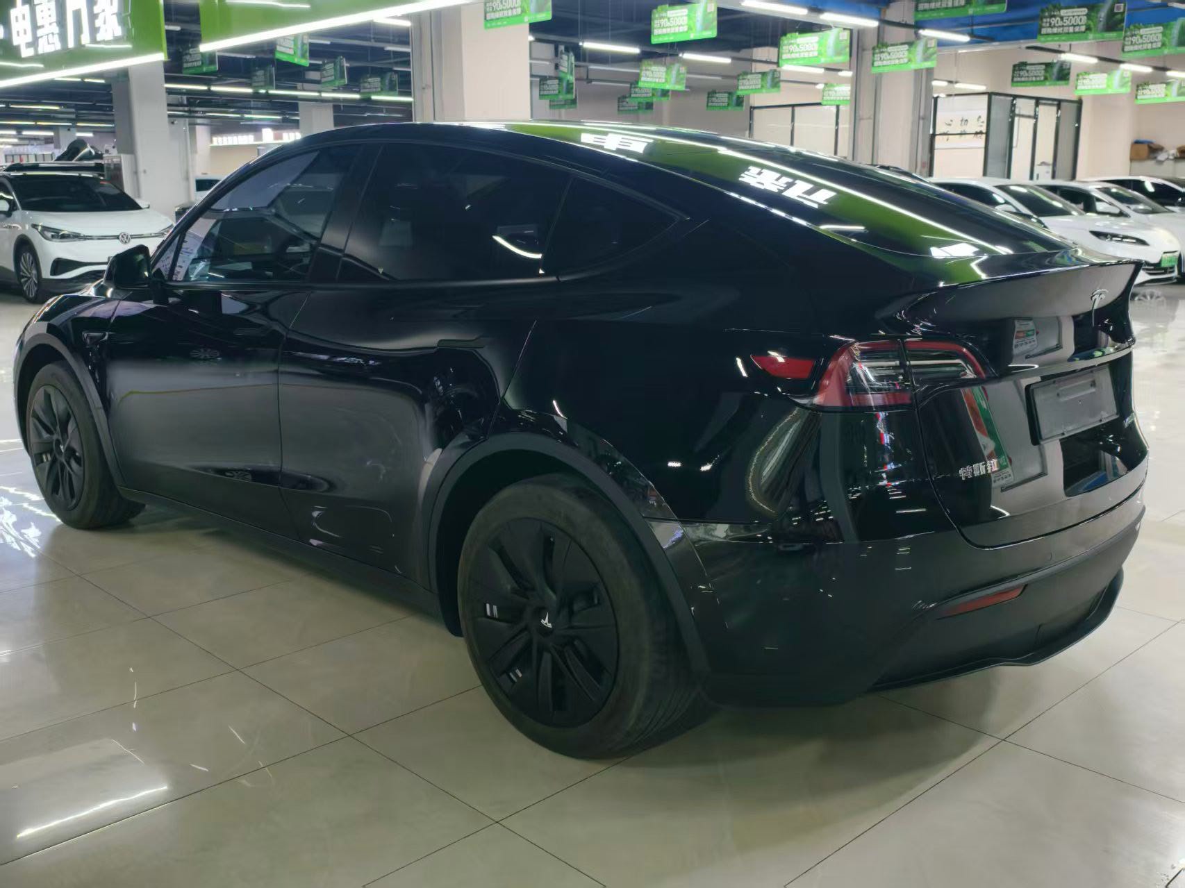 Tesla Model Y 2023 #5 Tesla Model Y 2023 car image #5