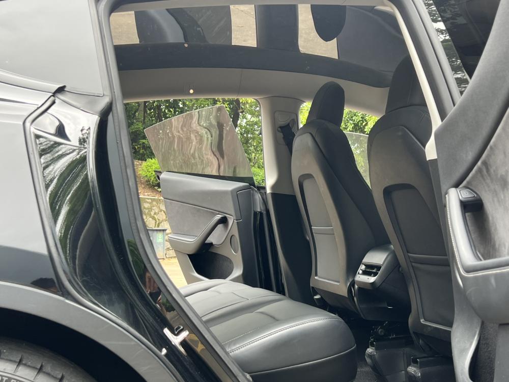Tesla Model Y 2022 car image #18