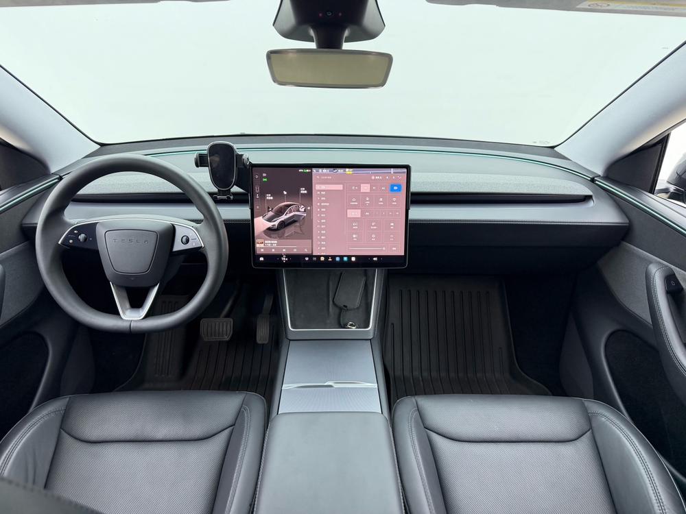 Tesla Model Y 2025 #11 Tesla Model Y 2025 car image #11
