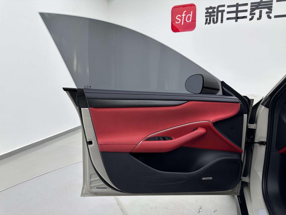 2025 car image #26