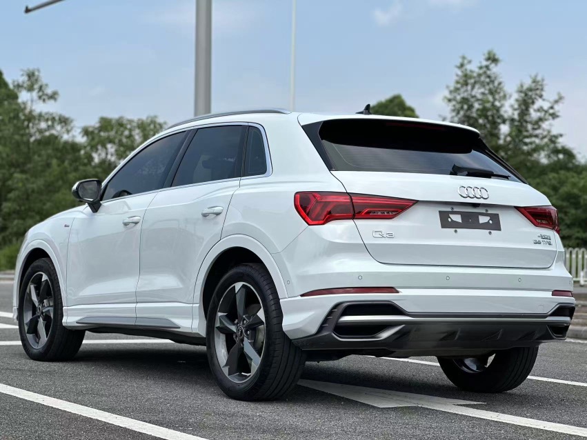 Audi Q3 2023 car image #7