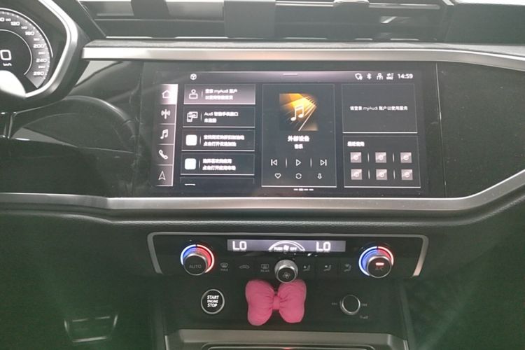 Audi Q3 2023 car image #13