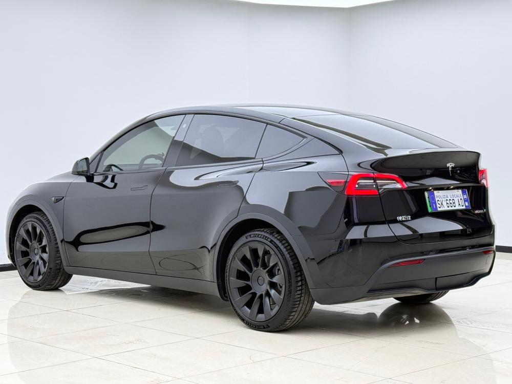Tesla Model Y 2021 #4 Tesla Model Y 2021 car image #4