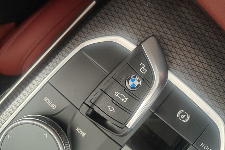 BMW 3 Series 2025 #9 BMW 3 Series 2025 car image #9