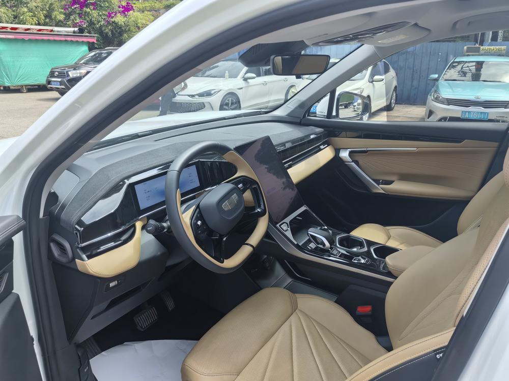 GEELY Boyue L 2023 car image #9