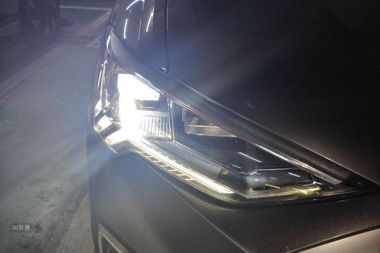Audi Q3 2022 car image #8