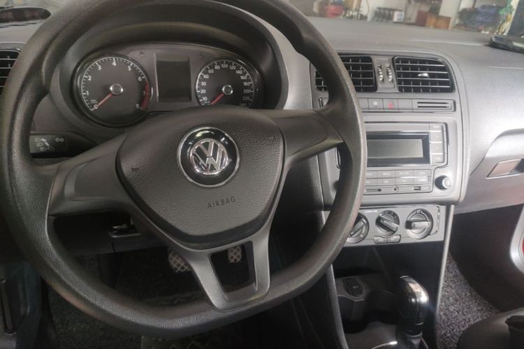 Volkswagen Polo 2018 car image #12