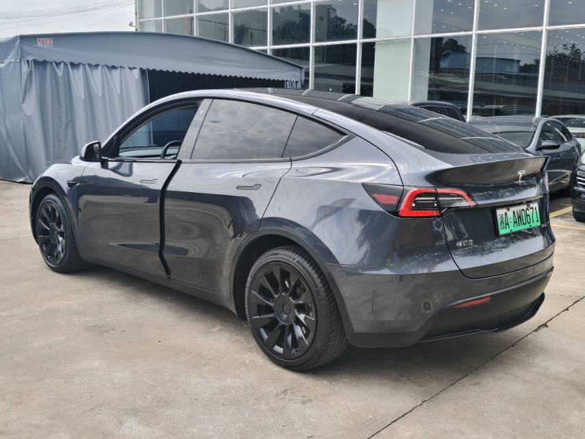 Tesla Model Y 2021 car image #4