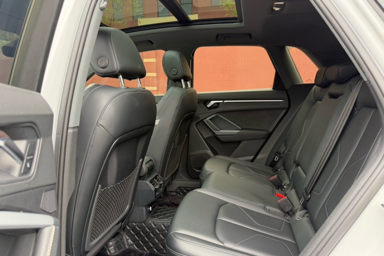 Audi Q3 2024 car image #9